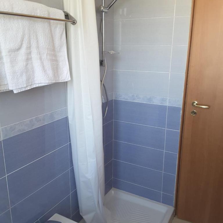 Iriss - Double Room with Private Bathroom - 1