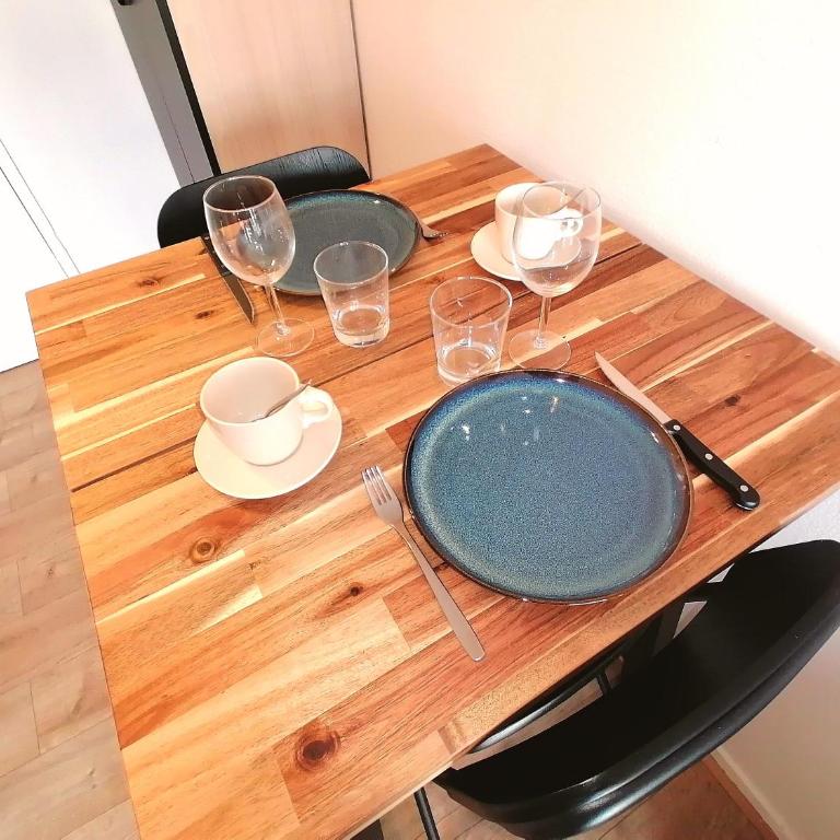 Joli studio front de mer Balcon WIFI vue cour - Studio Apartment with One Double Bed - 9