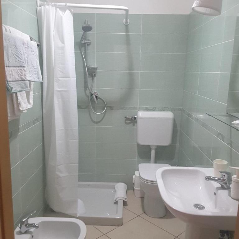 Iriss - Double Room with Private Bathroom - 4