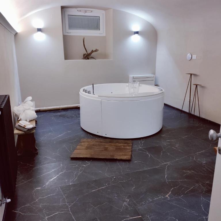 PALAZZO TESTA - LOCAZIONE TURISTICA - Camera Queen con Vasca Idromassaggio - 35