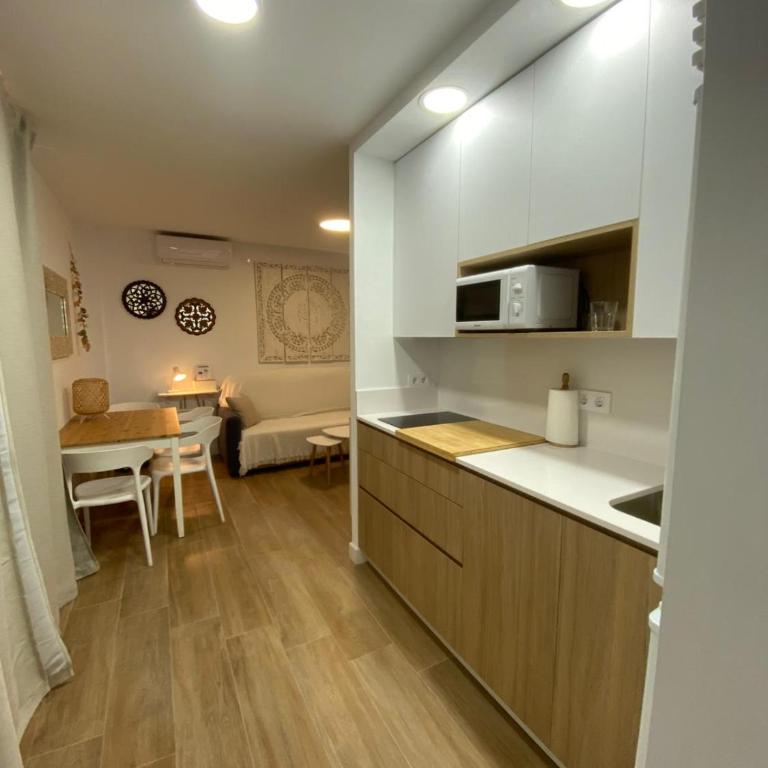 Apartamento junto a la playa. Solo familias y parejas - Apartamento de 2 dormitorios - 1
