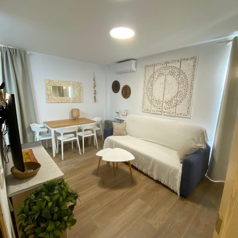 Apartamento junto a la playa. Solo familias y parejas - Apartamento de 2 dormitorios - 23