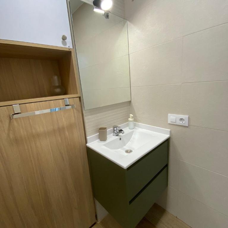 Apartamento junto a la playa. Solo familias y parejas - Apartamento de 2 dormitorios - 26