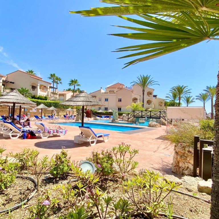 Marina IV Relax & Unwind with Sea Views, Pools & BBQ Beachfront in Mijas Costa & Fuengirola - Apartamento - 12