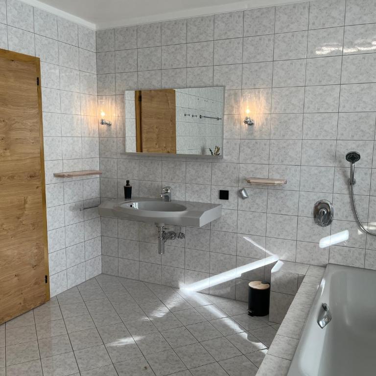 Bergblick Appartements - Superior Apartment mit Balkon - 13