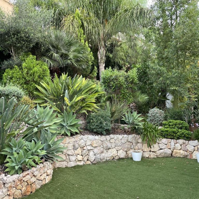 Villa with private pool, ocean & mountain views - Villa - 35