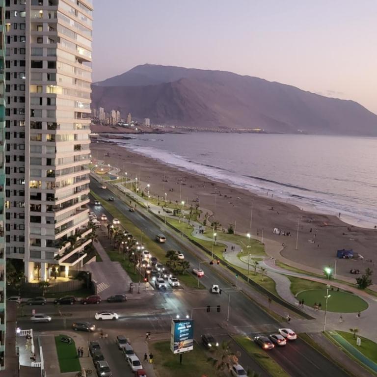 Iquique - Departamento ubicado frente a la Playa - Incluye Estacionamiento, Puesta de Sol y Mar - Reserva mínima 2 Noches - Apartamento de 1 dormitorio - 1