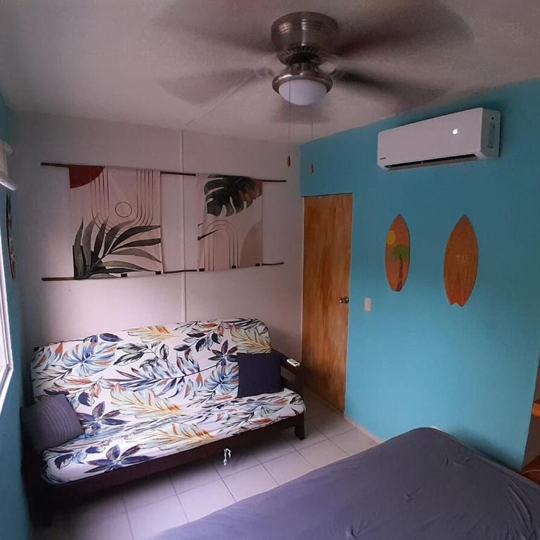 Beach House with Jacuzzi - One-Bedroom House - 5