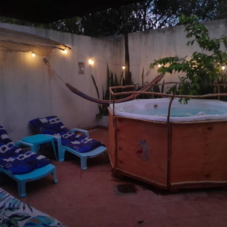 Beach House with Jacuzzi - One-Bedroom House - 11