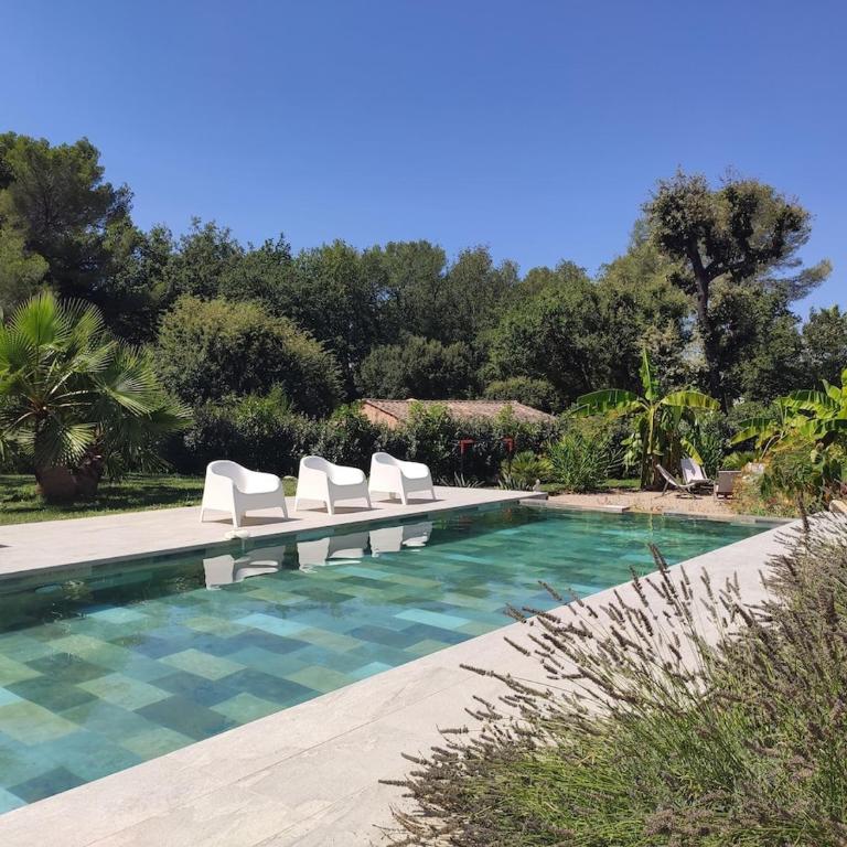Villa avec piscine au milieu des bois - Villa - 3