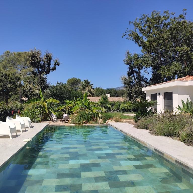 Villa avec piscine au milieu des bois - Villa - 9