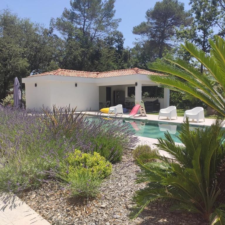Villa avec piscine au milieu des bois - Villa - 10