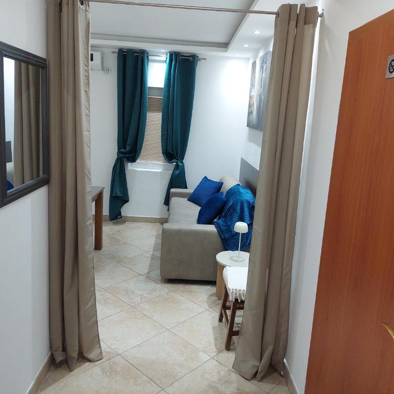 Apartments Nancy - One-Bedroom Apartment with Balcony and Sea View - 4