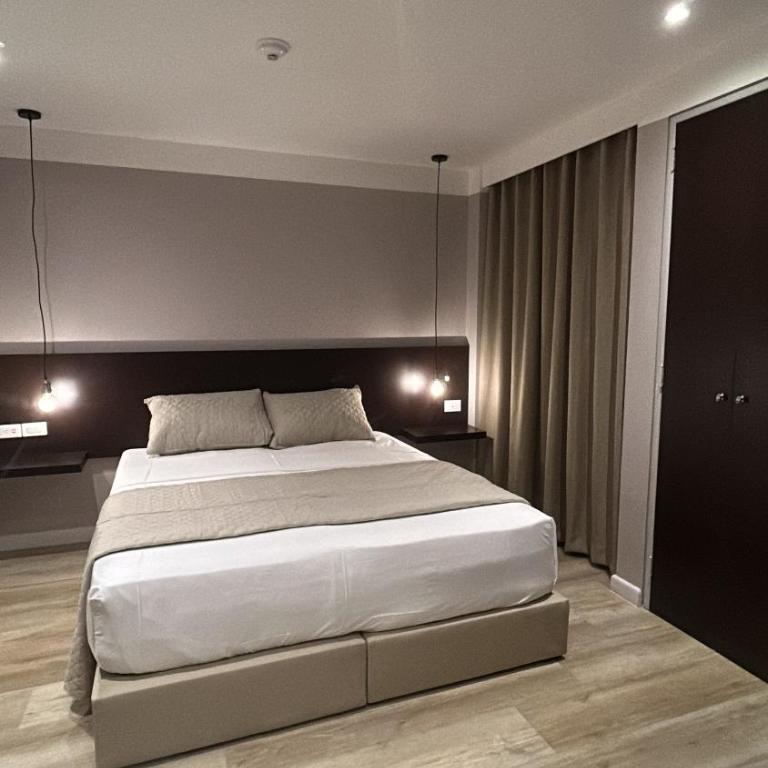 Hotel Grand Galaxie - Deluxe King Room - 1
