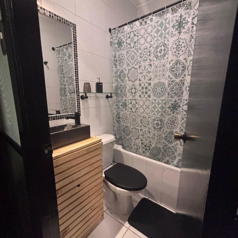Hostal Minga - Habitación Cuádruple con baño - 1