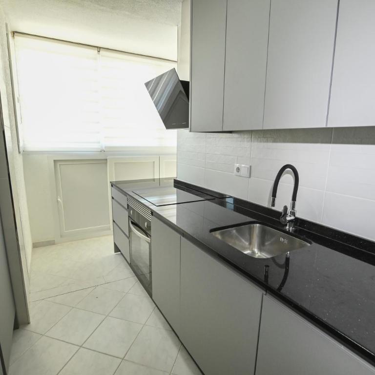 EDIFICIO IFACH III - Apartamento con balcón - 13
