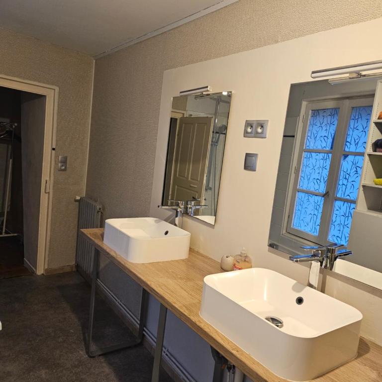 MAIRIE -APPT 75M2 -3 CHBRES - bail mobilité ou étudiant - Three-Bedroom Apartment - 4