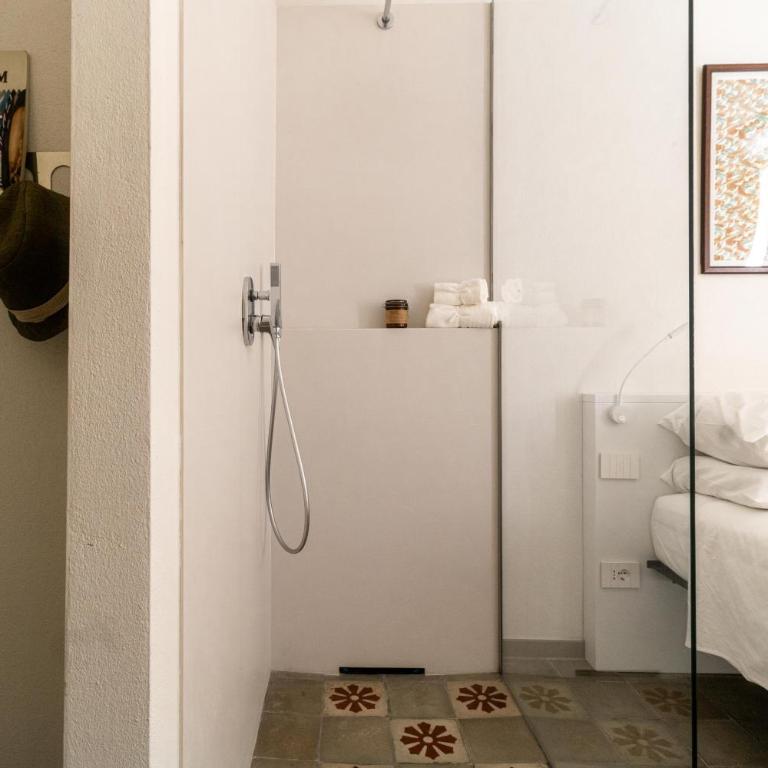 MadHaus - Camera Matrimoniale con Bagno Privato - 3
