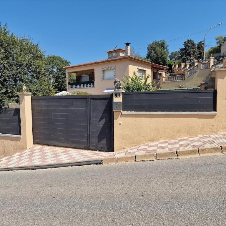 Family Vacation Casita - Three-Bedroom Apartment - 10