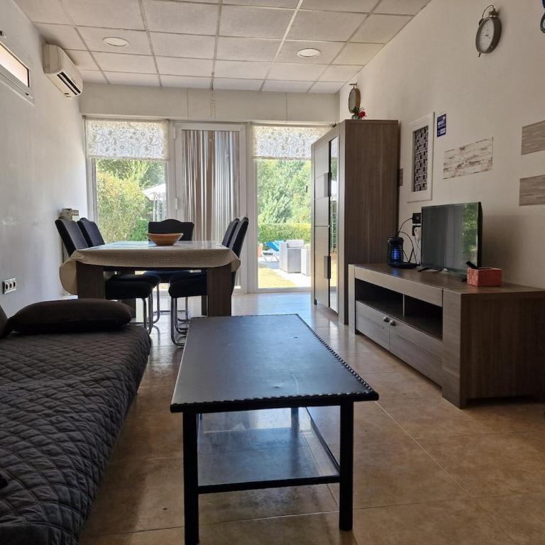 Family Vacation Casita - Three-Bedroom Apartment - 15