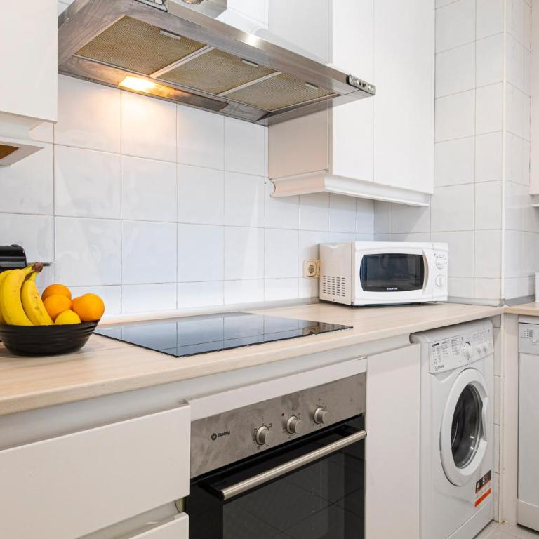 MARBELLA HOME RENTALS - Marina Banus, Puerto Banus, seaview, 2BR, parking & pool - Two-Bedroom Apartment with Balcony and Sea View - 9
