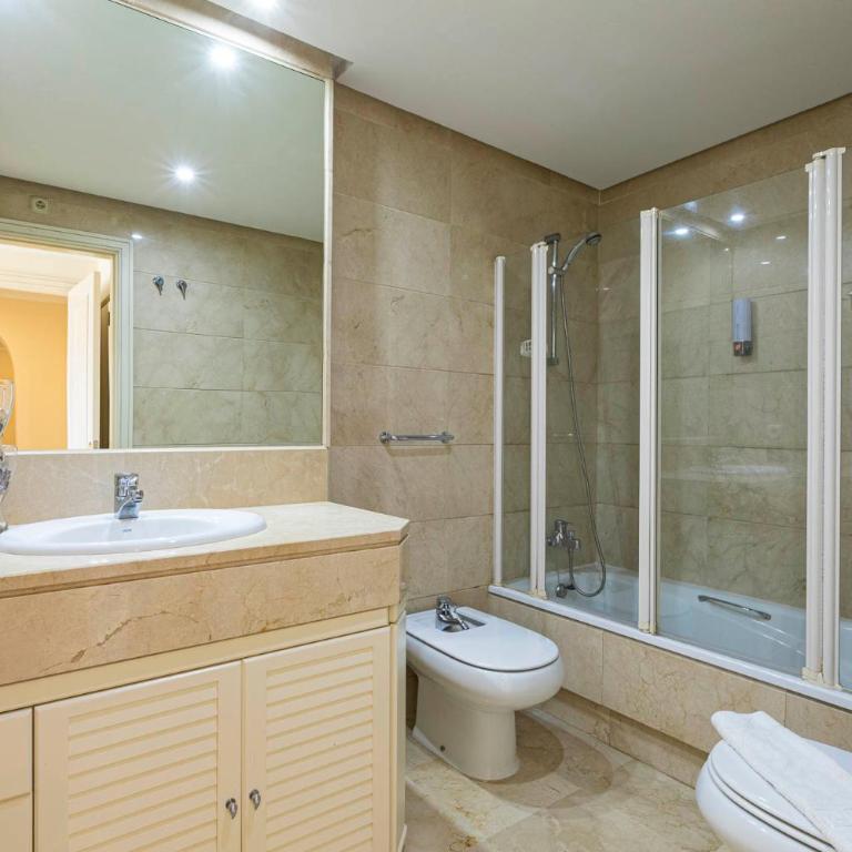 MARBELLA HOME RENTALS - Marina Banus, Puerto Banus, seaview, 2BR, parking & pool - Two-Bedroom Apartment with Balcony and Sea View - 25
