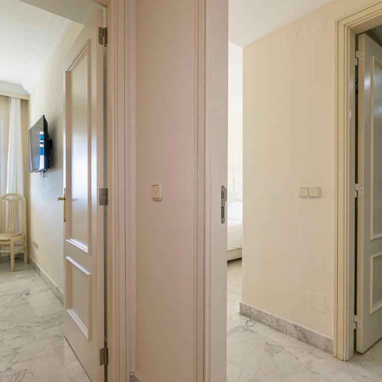 MARBELLA HOME RENTALS - Marina Banus, Puerto Banus, seaview, 2BR, parking & pool - Two-Bedroom Apartment with Balcony and Sea View - 26