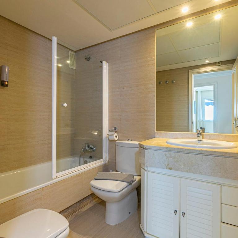 MARBELLA HOME RENTALS - Marina Banus, Puerto Banus, seaview, 2BR, parking & pool - Two-Bedroom Apartment with Balcony and Sea View - 20