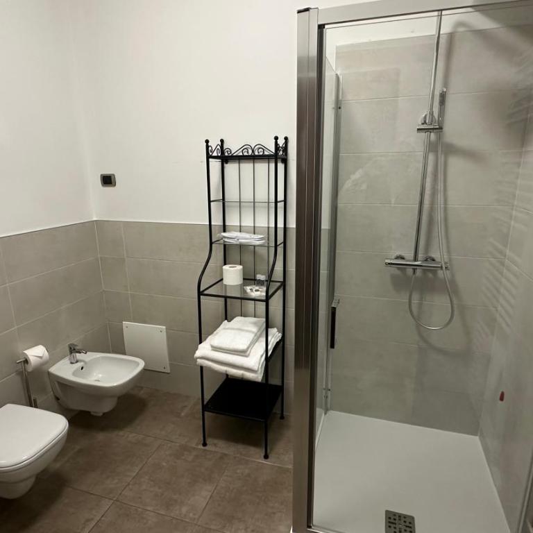 10 Minutes B&B Bed & Breakfast - Camera Matrimoniale con Bagno Privato - 13