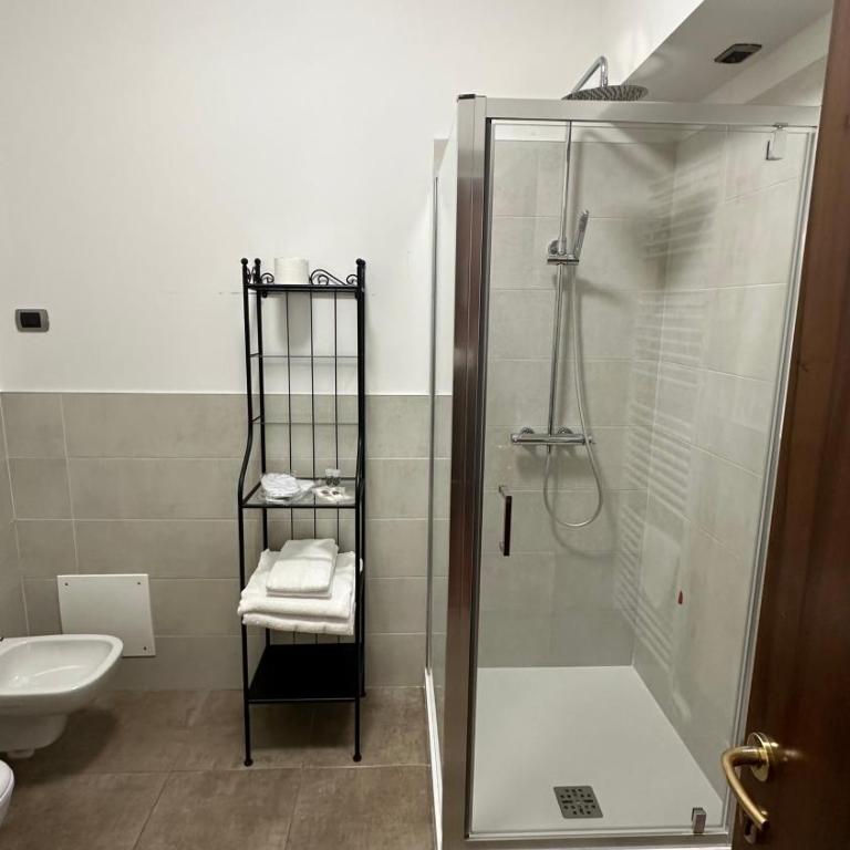 10 Minutes B&B Bed & Breakfast - Camera Matrimoniale con Bagno Privato - 10