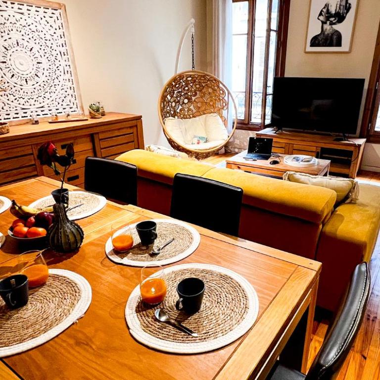 Hypercenter - Wifi - In the heart of Avignon! - Two-Bedroom Apartment - 8