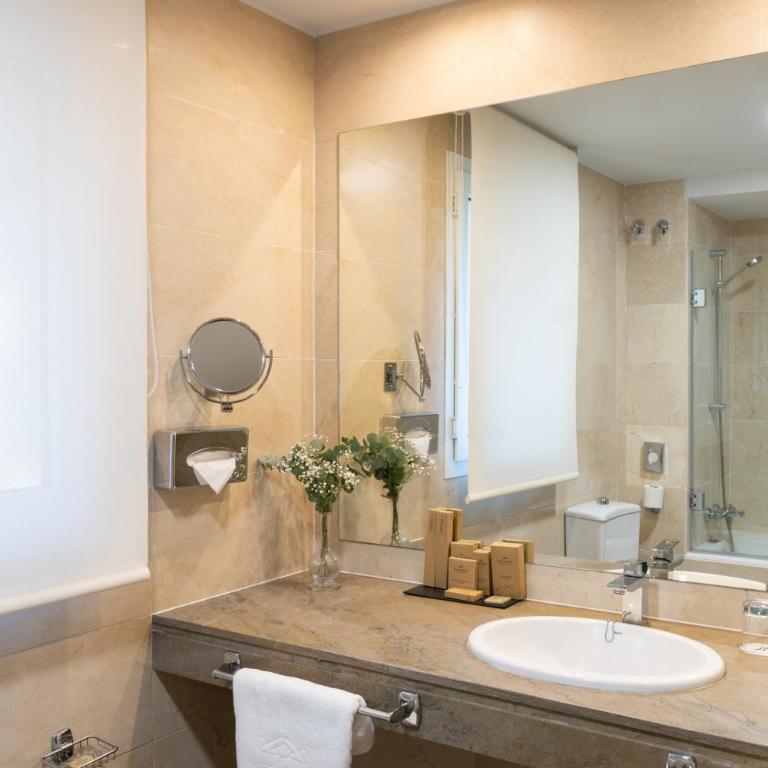 Parador de Málaga Gibralfaro - Habitación Doble Superior - 8