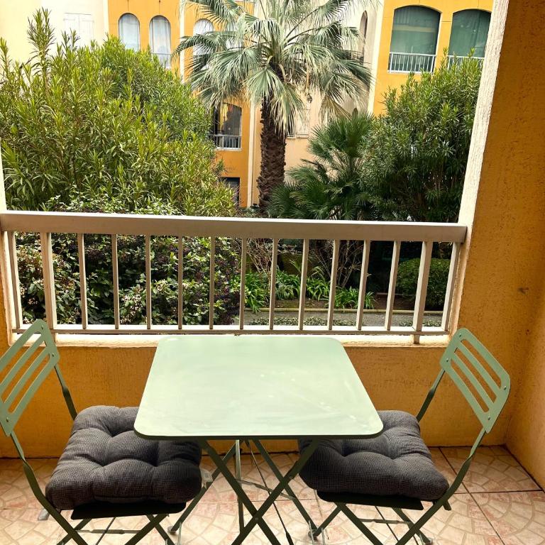 Studio cosy rénové climatisé avec piscine proche de toutes commodités - Studio - 2