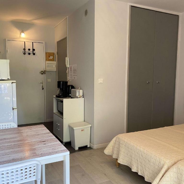 Studio rénové avec parking et wifi à Balaruc-les-Bains - FR-1-553-113 - Studio - 3
