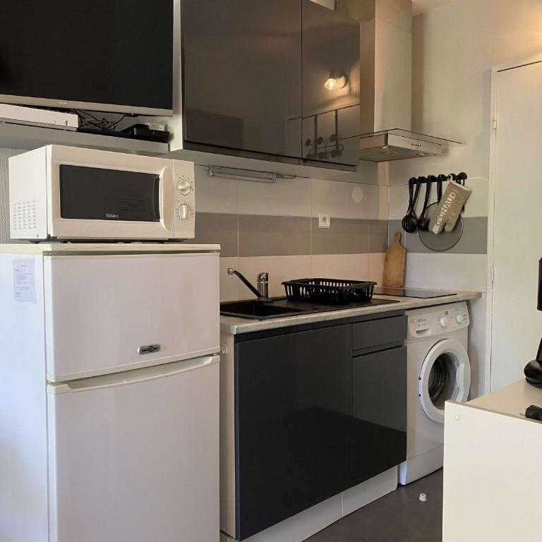 Studio rénové avec parking et wifi à Balaruc-les-Bains - FR-1-553-113 - Studio - 9