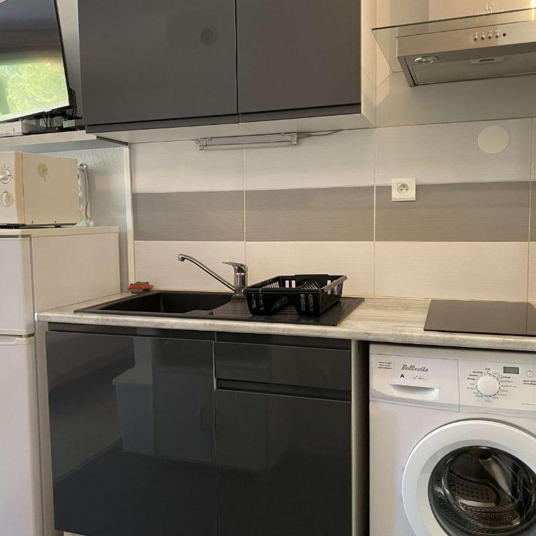 Studio rénové avec parking et wifi à Balaruc-les-Bains - FR-1-553-113 - Studio - 10