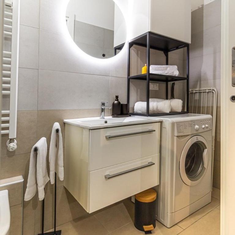 Airport Area Apartment With Free Parking - One-Bedroom House - 12
