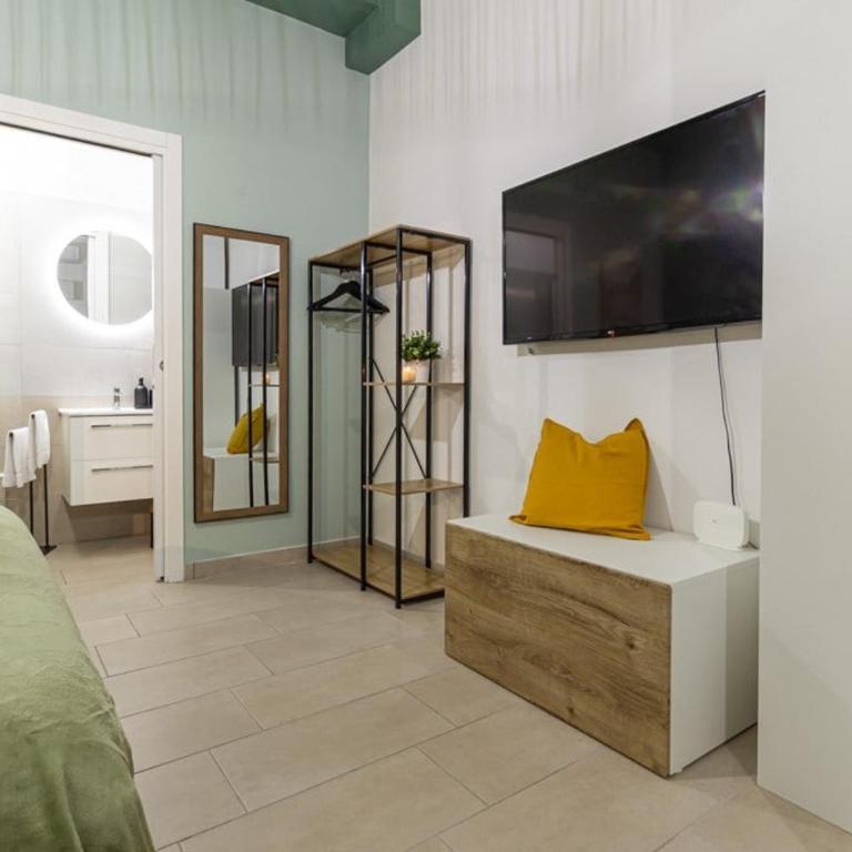 Airport Area Apartment With Free Parking - One-Bedroom House - 13