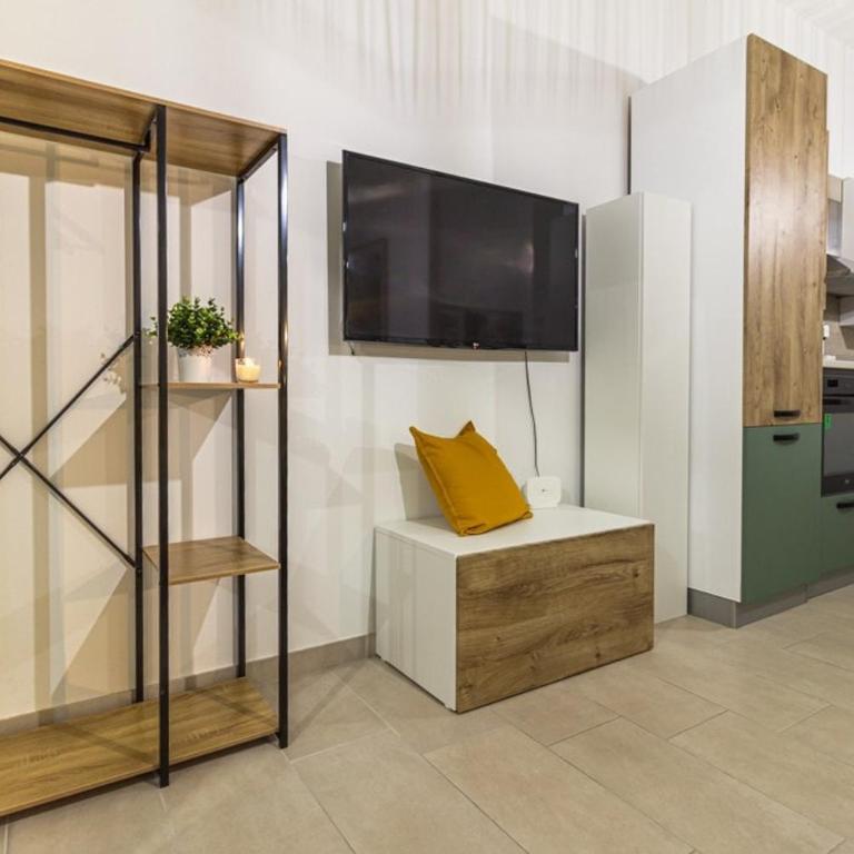 Airport Area Apartment With Free Parking - One-Bedroom House - 18