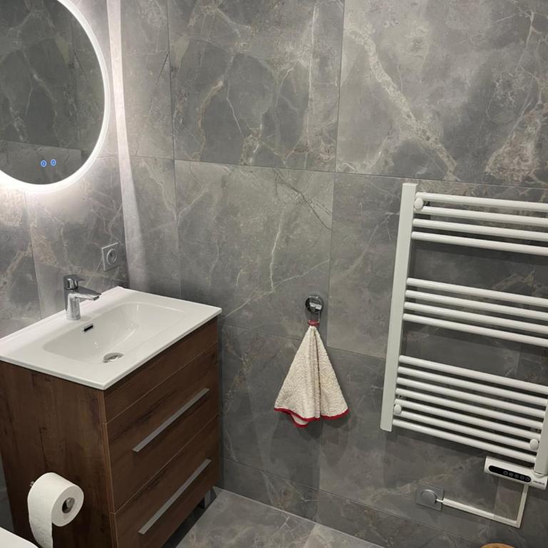Studio cosy rénové climatisé avec piscine proche de toutes commodités - Studio - 12