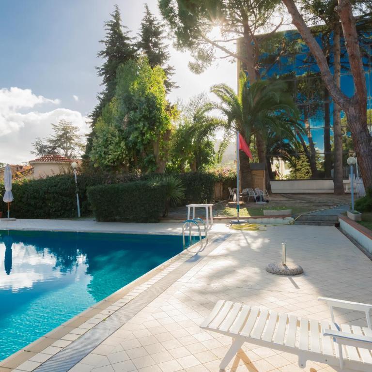 Casarey - Apartment with Balcony - 13
