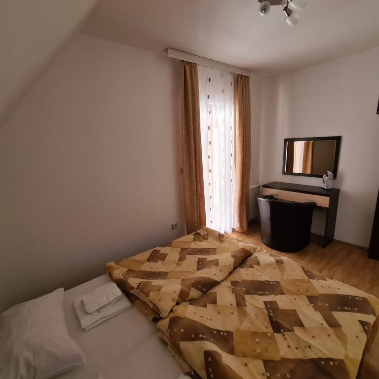 VILA KRUNA Apartments - Family Room with Balcony - 2