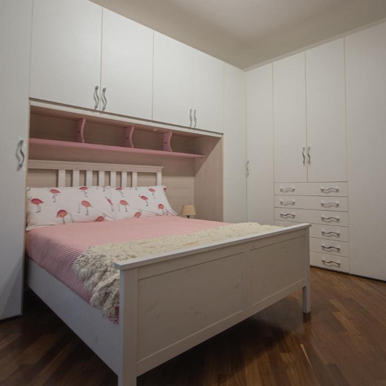 Peck House in Marconi San Paolo - Appartamento con 2 Camere da Letto e Balcone - 1