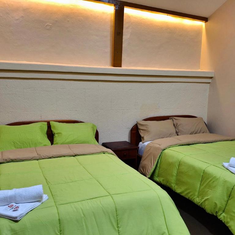 Travel Hotel Quito - Habitación Doble con baño privado - 2 camas - 3
