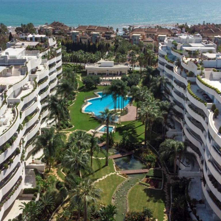 Lujo, Tranquilidad, Prestigio y Golf en Marbella - Nueva Andalucia y Puerto Banus - Deluxe Apartment - 2