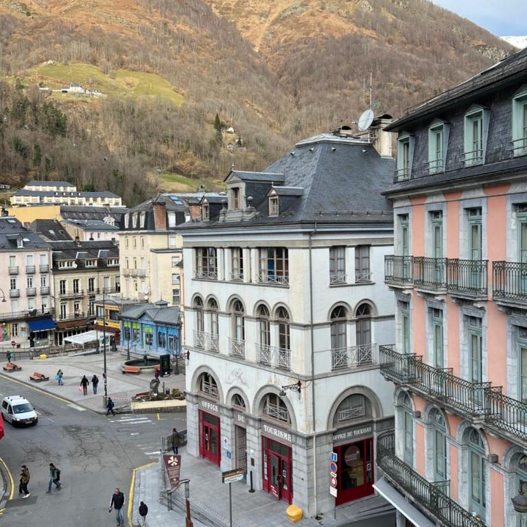 Appartement au cœur de Cauterets - vue montagne - Wifi - Appartement 2 Chambres - 10