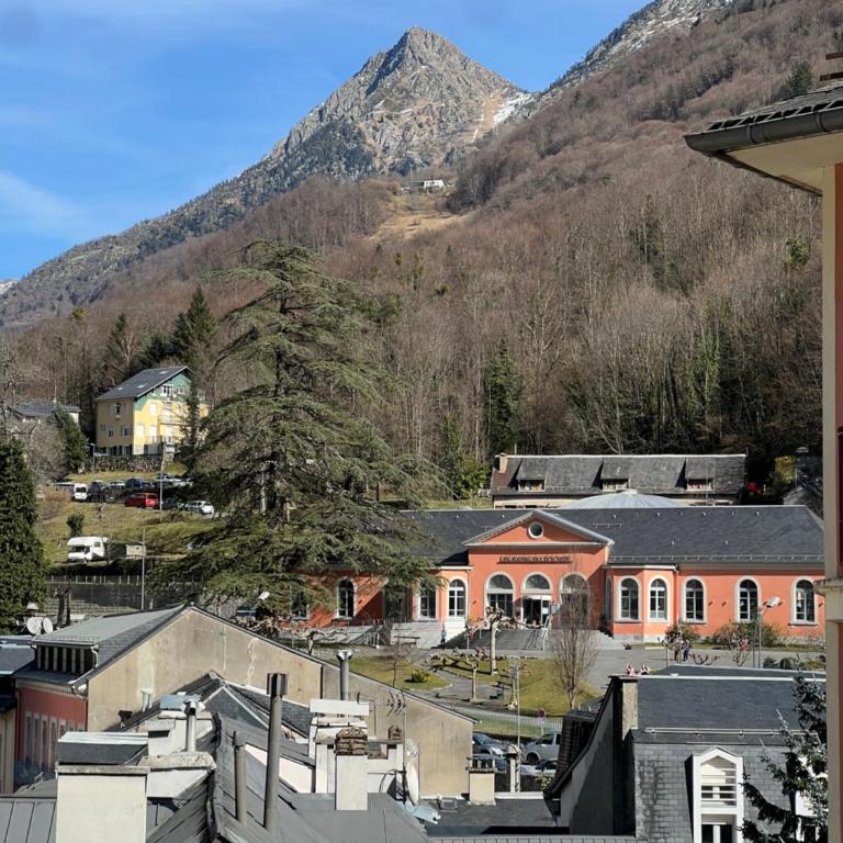 Appartement au cœur de Cauterets - vue montagne - Wifi - Appartement 2 Chambres - 24