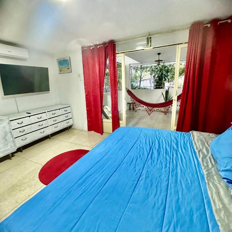Apartamento Único en Caracas 3 habitaciones, 3 baños, terrazas, hamaca, estacionamiento, smartv, wifi y una decoración brutal estilo Art Déco - Moderno - Deluxe Apartment - 85