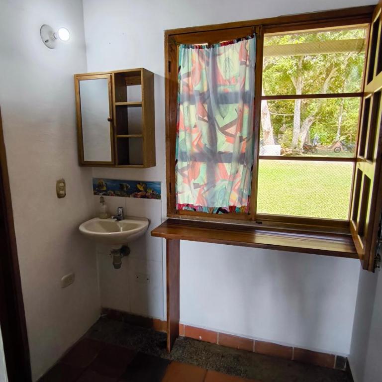 Tiki Lounge Necoclí - Habitación Cuádruple con baño privado - 9