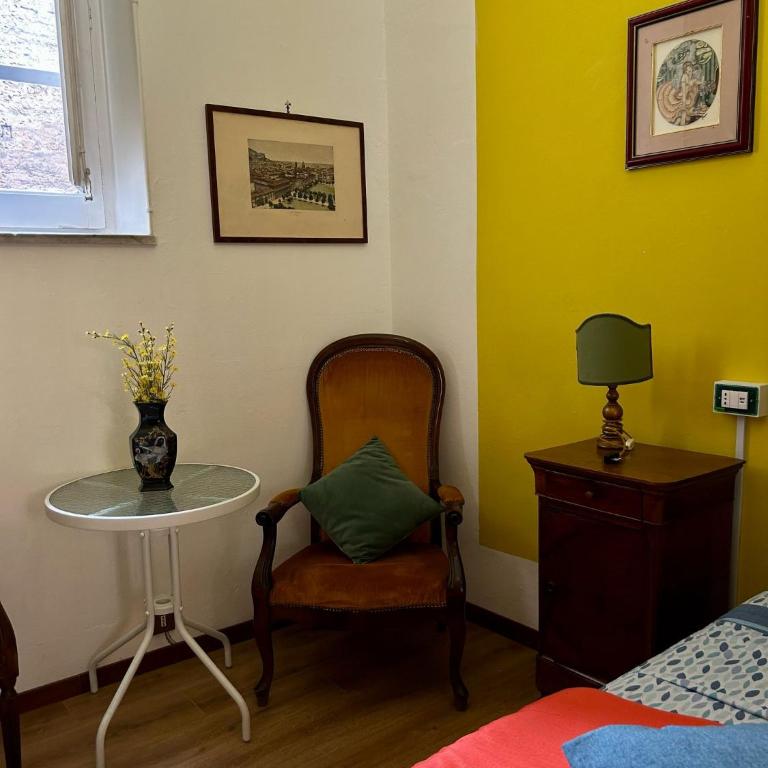 Leon - Double Room with Private External Bathroom - 5